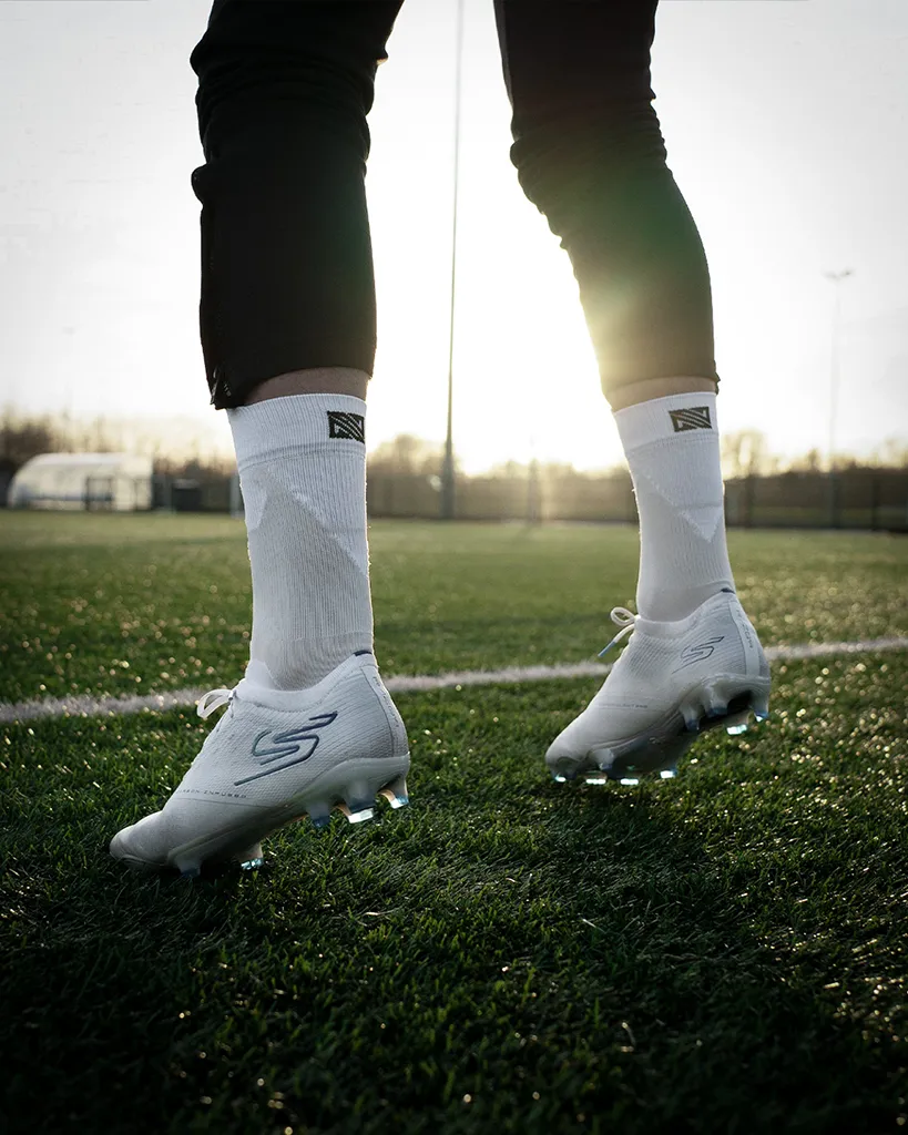 Fußballsocken auf dem Feld